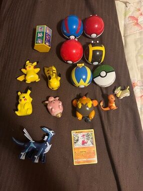 Pokemon Action Figures Lot Pikachu etc.